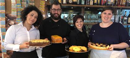 Torte, biscotti, crostate, da gustare da noi o in famiglia. Vieni a scoprire le nostre dolcezze fatte in casa e ordinale per tue ricorrenze.