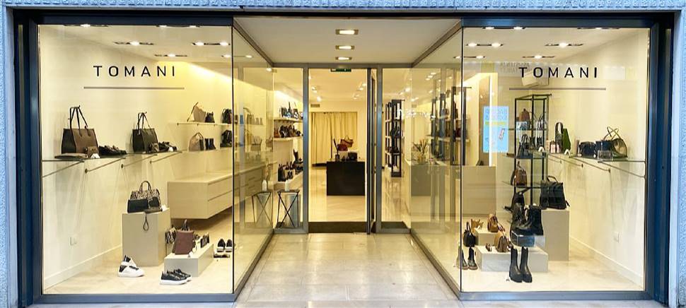 Tomani è una boutique multibrand dove trovi borse e scarpe di marchi selezionati. Vieni nel nostro punto vendita di via Poscolle