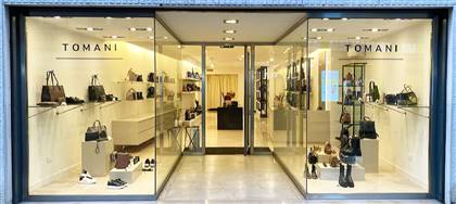 Tomani è una boutique multibrand dove trovi borse e scarpe di marchi selezionati. Vieni nel nostro punto vendita di via Poscolle