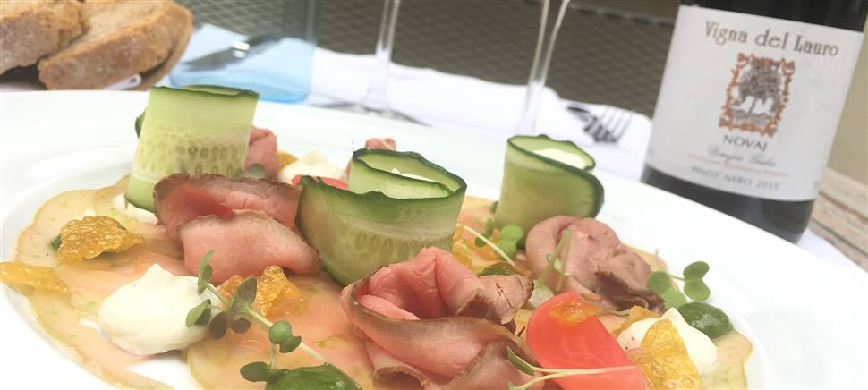 Gamberi, zucchine, salmone sono solo alcuni degli ingredienti del nostro menù di giugno. Vieni a gustarlo insieme ai vini Ronco dei Tassi.