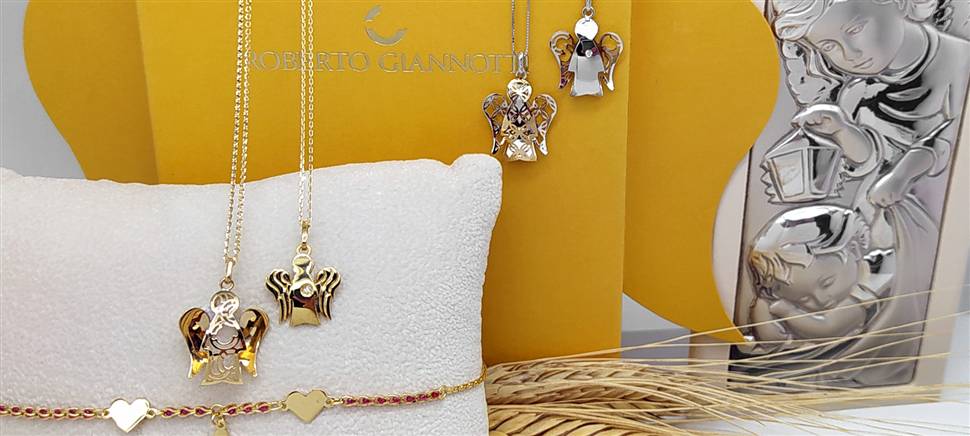 Bracciali, diamanti certificati o ciondoli speciali. Ti aspettiamo con i consigli giusti per scegliere il regalo per una Comunione.