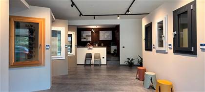Vieni a scoprire la qualità dei serramenti L3 verniciati con Adler e Adler Diamond con garanzia 13 anni finestre, 7 anni scuri e prodotto Top Clear in omaggio.