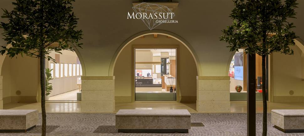 Vieni a trovarci e scopri il progetto UNICA® Con l’aiuto di un software dedicato potrai
creare le tue fedi nuziali personalizzate.