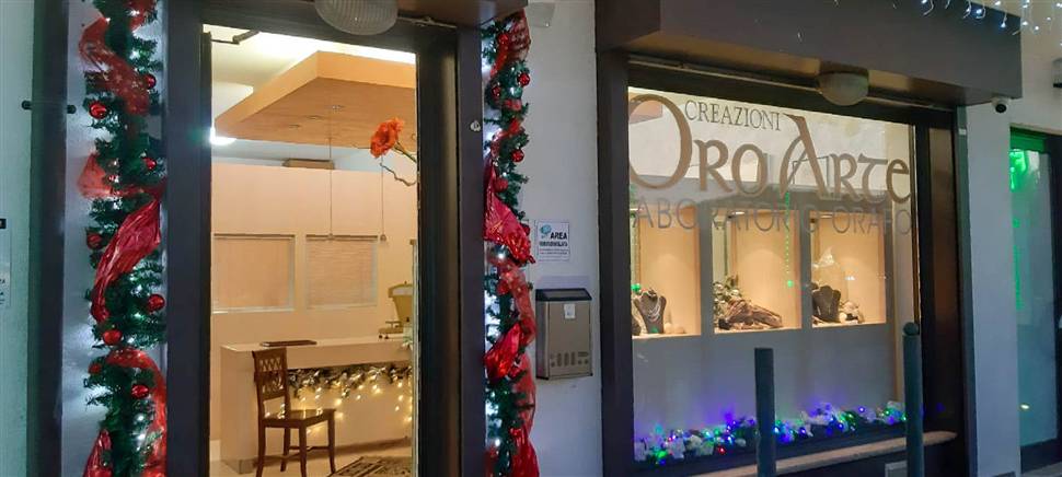 A Natale regala un gioiello OroArte: unico, prezioso e fatto a mano. Vieni a scegliere quello che meglio racconta la persona a te cara.