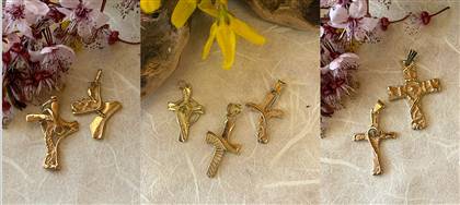 Scopri l’arte orafa di OroArte a Pieris: gioielli artigianali con soggetti unici e personalizzati. Regali perfetti per una Comunione o un momento speciale.