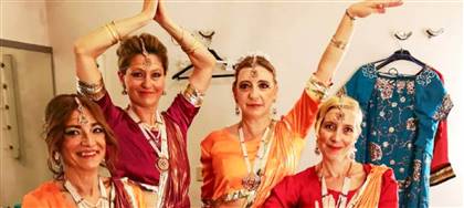 Le danze indiane ti affascinano? Vieni all’Associazione Salammbô e prova la Bollywood Dance e le altre danze classiche indiane.
