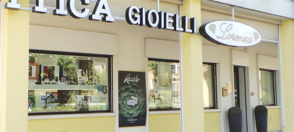 Vieni a trovarci e scopri il progetto UNICA®. Con l’aiuto di un software dedicato potrai creare le tue fedi nuziali personalizzate