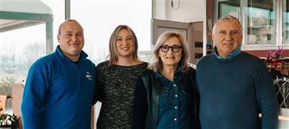 Per la pausa pranzo fermati da noi: non solo panini ma anche tavola calda. Il menù completo costa solo 12€. Qualità e gentilezza compresi.