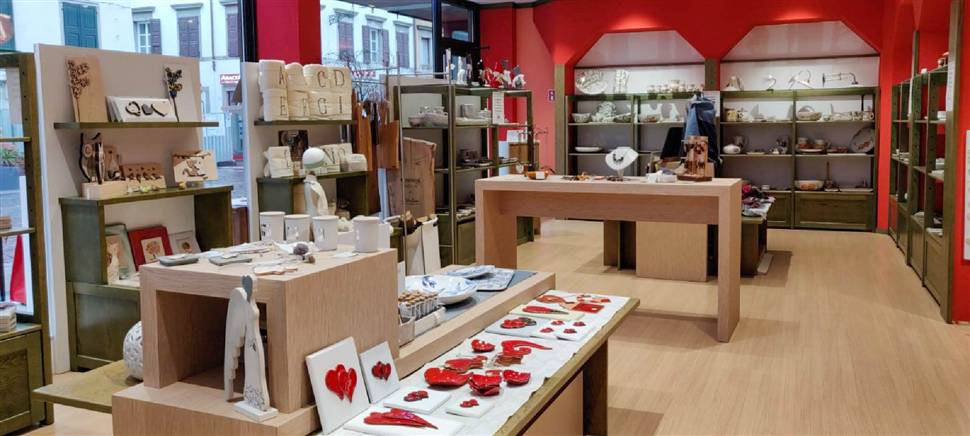 Tradizione, qualità e bellezza si incontrano negli oggetti realizzati dagli artigiani friulani. Vieni a scoprirli: per abbellire la tua casa o per un regalo