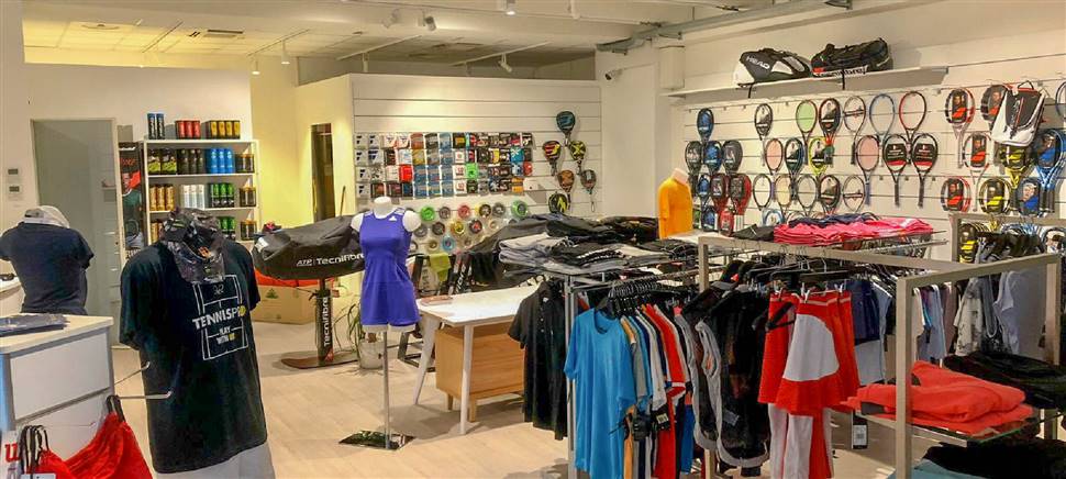 Vieni a conoscere Tennispro, il nuovo negozio dedicato a chi pratica il tennis: racchette, scarpe, abbigliamento, consulenza specializzata.