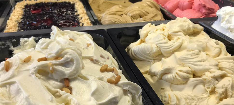 Lasciati stupire dai nostri gelati, ricerchiamo i migliori prodotti del territorio per farti provare un gelato unico nel suo gusto. Prova “i territoriali”